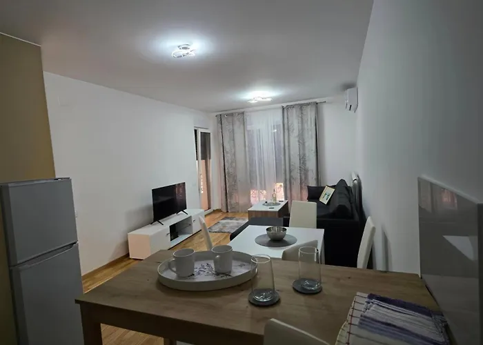 Lux * Τσάτσακ