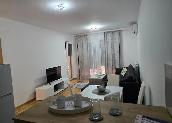 Lux Διαμέρισμα Τσάτσακ